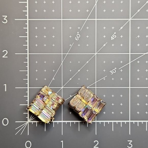 1950s Signed Weiss AB Aurora Borealis Prongset Clip-on Clipback Earrings - Picture 9 of 9